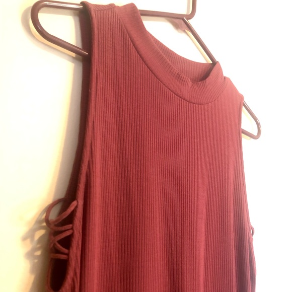 Burgundy high neck dress - Picture 2 of 4